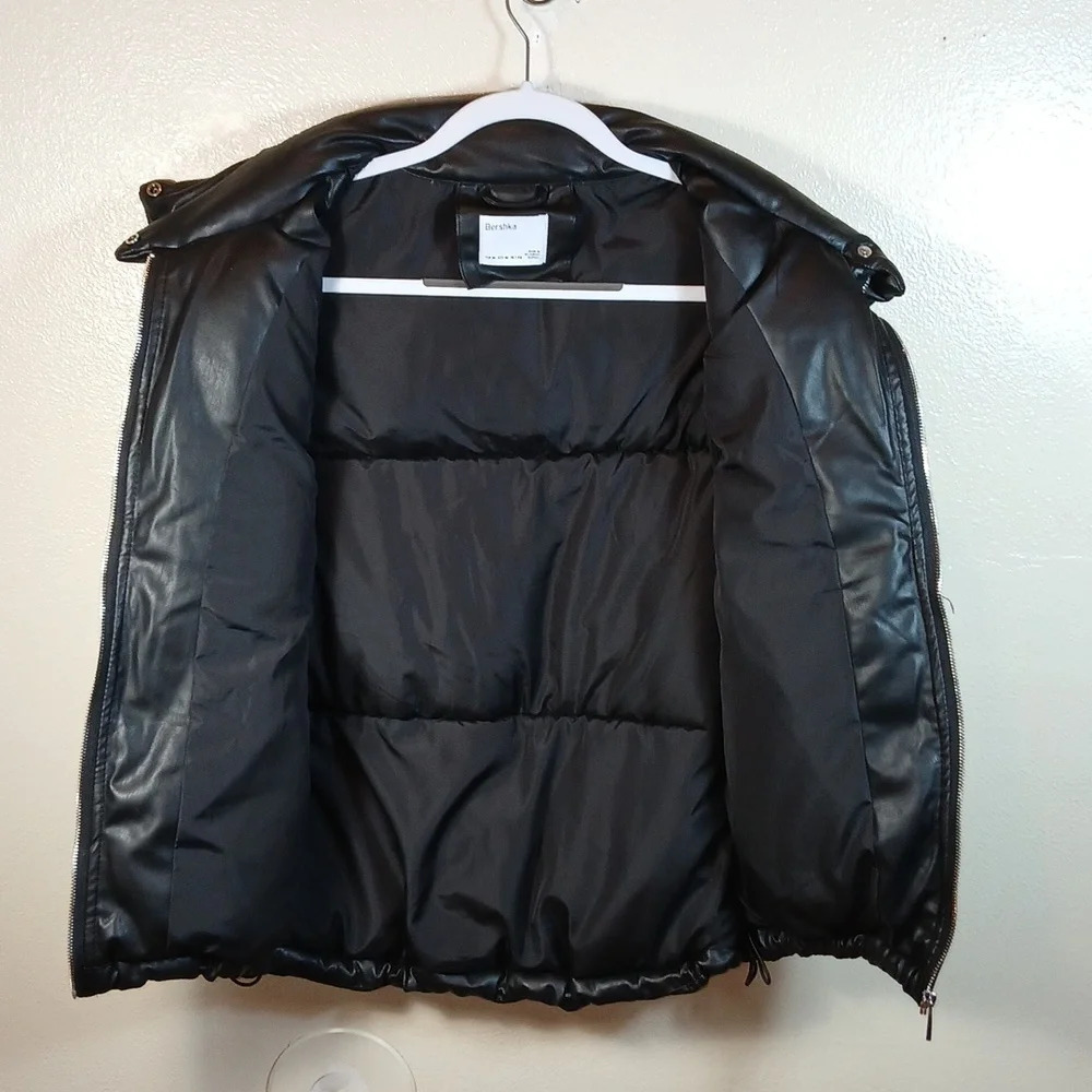 Bershka faux leather vest in black size medium - Picture 5 of 12